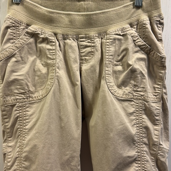 Two Hearts Maternity Khaki Shorts Cargo/Bermuda. SZ Small measurements in photos - Picture 3 of 8